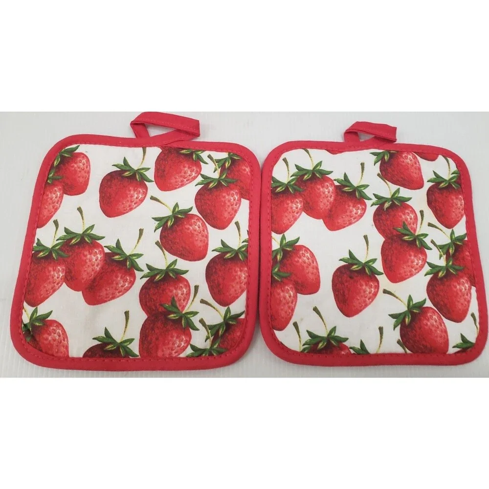 Kitchen set of 3: 2 Same Pot Holders & 1 Oven Mitt (12
